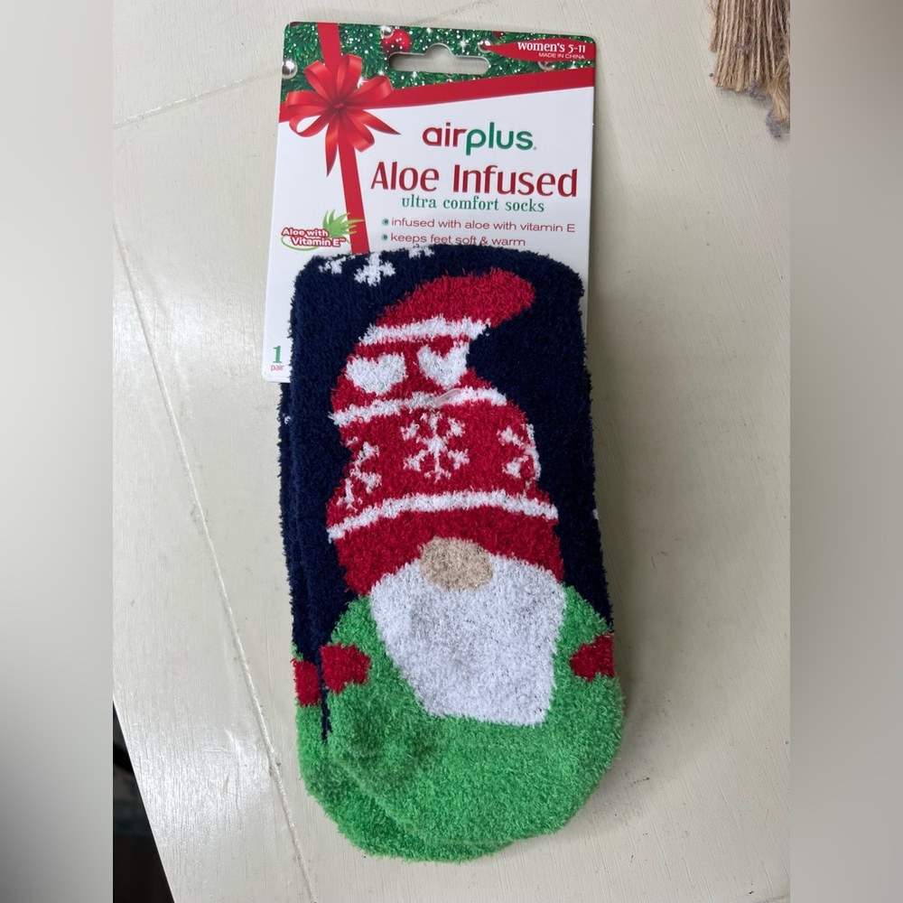 Brand New-Airplus Aloe Infused Santa Claus Socks